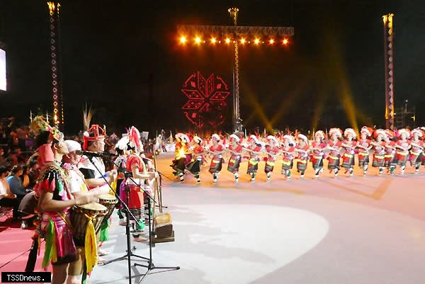 全國原住民族運動會在羅東文化工場舉行開幕典禮，參加演出的團體，嗨翻全場。（記者董秀雲攝）