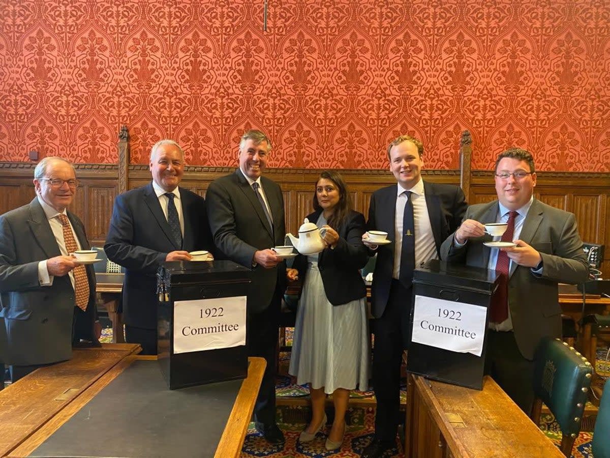 Nus Ghani pours water from a tea pot to fellow 1922 Committee members  (William Wragg Twitter)