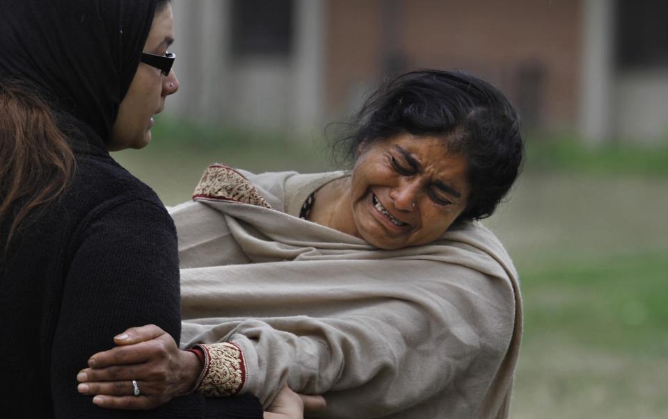 A Pakistani woman mourns outside a hospital's morgue, where the bodies of victims of a twin suicide bombing are, in Islamabad, Pakistan, Monday, March 3, 2014. Two suicide bombers blew themselves up at a court complex in the Pakistani capital on Monday, killing nearly a dozen and wounding scores in a rare terror attack in the heart of Islamabad, officials said. (AP Photo/Anjum Naveed)