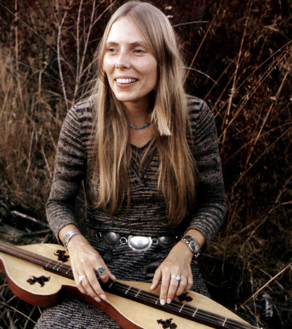 Joni Mitchell Plays Dulcimer