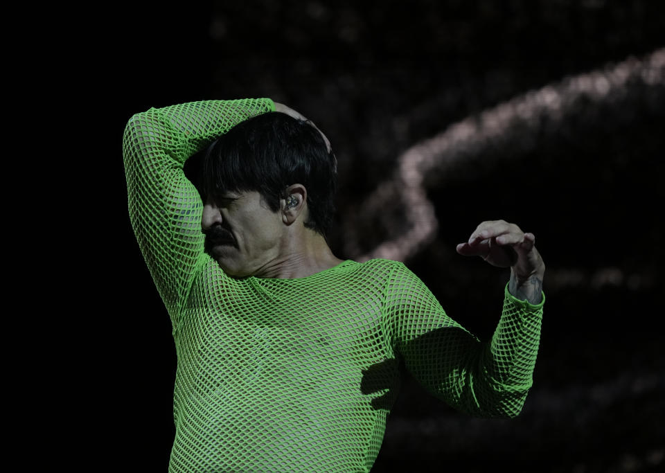 Anthony Kiedis, vocalista de Red Hot Chili Peppers durante su presentación en el festival Vive Latino en la Ciudad de México el domingo 19 de marzo de 2023. (Foto AP/Fernando Llano)