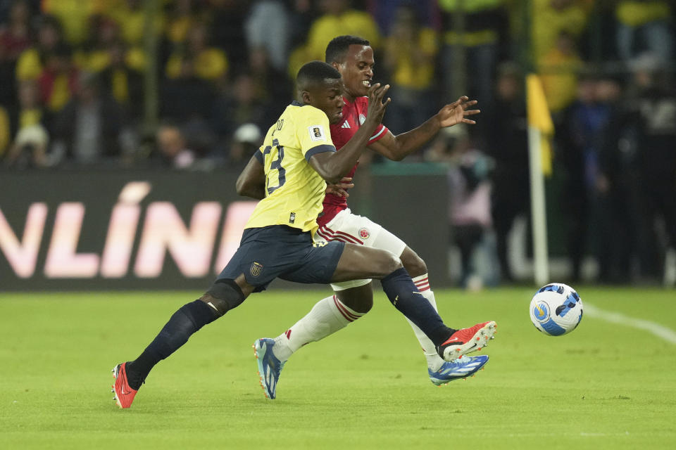 Ecuador's Moises Caicedo, left, and Colombia's Jhon Arias, compete for the ball during a qualifying soccer match for the FIFA World Cup 2026 at the Rodrigo Paz Delgado stadium in Quito, Ecuador, Tuesday, Oct. 17, 2023. (AP Photo/Dolores Ochoa)