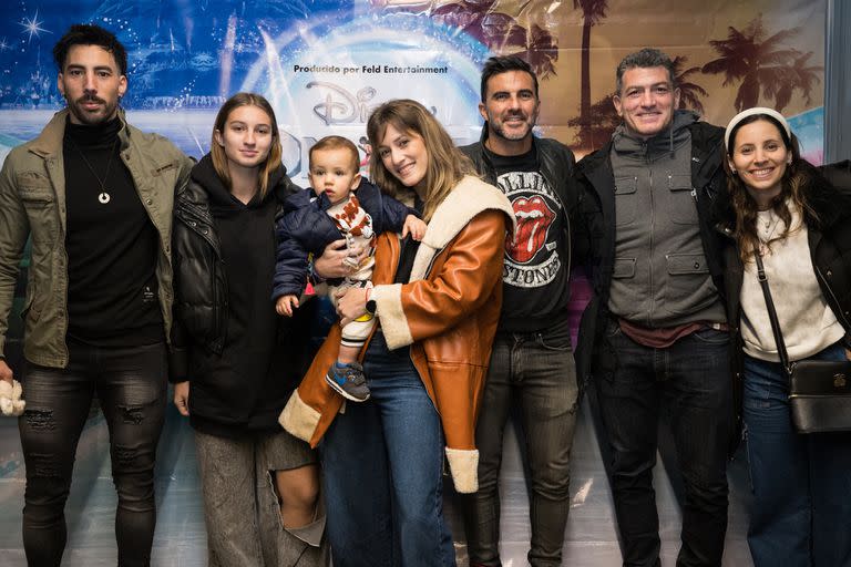 En medio de la disputa legal con Nicole Neumann, Fabián Cubero, su hija Indiana y Mica Viciconte se tomaron un momento para disfrutar de la magia de Disney. El pequeño Luca fue uno de los que más se divirtió al ver los personajes de sus cuentos favoritos en vivo