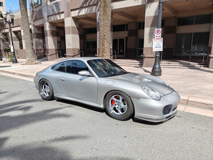 A Porsche taken with the OnePlus 12R main camera.