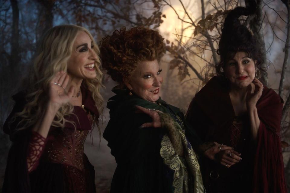 Hocus Pocus 2: The Sanderson Sisters Learn About Modern-Day Beauty Secrets in Exclusive Clip