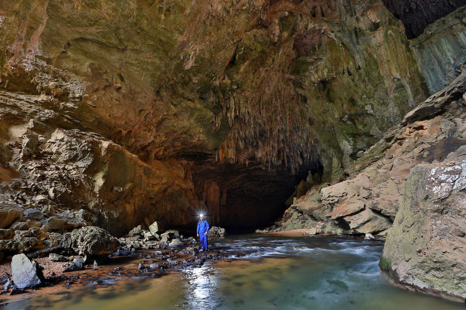 <p>These awe-inspiring images showcase the vast grandeur of one of South America’s most breathtaking collection of caves. Terra Ronca State Park in Sao Domingos, Brazil, is home to more than 60 caves, filled with stunning rock formations, giant stalagmites and stalactites, and flowing rivers. (Photo: Alexandre Lobo/Caters News) </p>