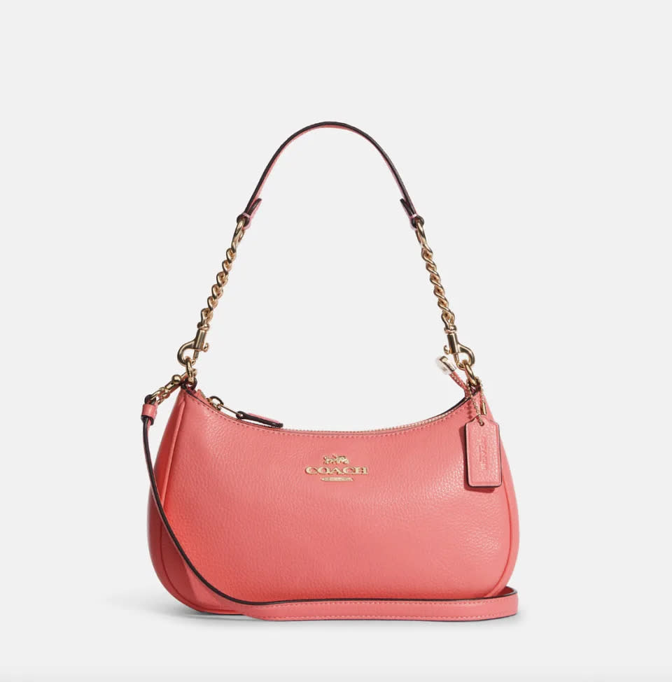 ¡Rebajas! 11 ofertas de Coach Outlet a partir de 23 dólares que puedes comprar esta semana