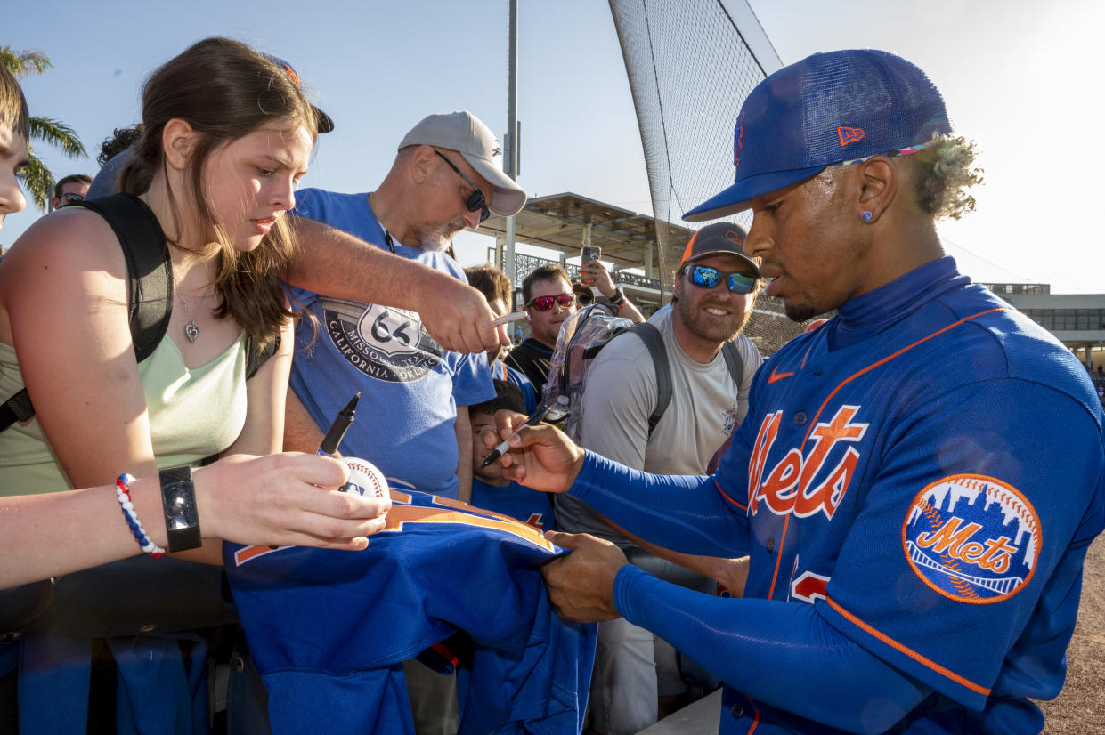 WEST PALM BEACH, FL - MARCH 25: New York Mets infielder Francisco Lindor signs autographs for fans before an MLB spring training game between the New York Mets and the Houston Astros at The Ballpark of The Palm Beaches on March 25, 2022 in West Palm Beach, Florida. (Photo by Doug Murray/Icon Sportswire via Getty Images)
