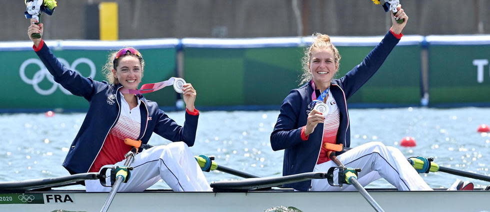 Laura Tarantola et Claire Bové apportent une neuvième médaille à la délégation française avec l'argent en deux de couple poids légers. 
