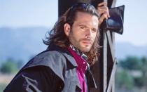 <p>"Er war ein Cop. Ein verdammt guter. Aber er machte einen Fehler. Sagte gegen Polizisten aus, die die Fronten gewechselt hatten..." Reno Raines (Lorenzo Lamas), der Held aus "Renegade - Gnadenlose Jagd" (1992 bis 1997), hatte gleich doppelt zu tun. Er jagte auf seiner Harley Verbrechern hinterher und musste außerdem gegen korrupte Polizisten kämpfen. Krasser Kerl! (Bild: Aaron Rapoport/Corbis/Getty Images)</p> 