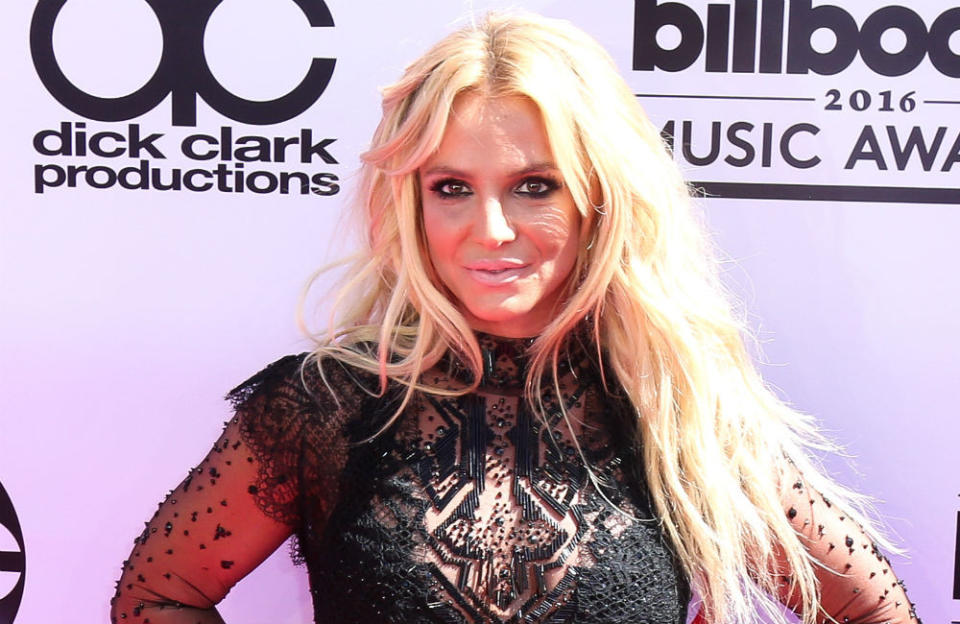 Britney Spears asked to pay mom's bill credit:Bang Showbiz