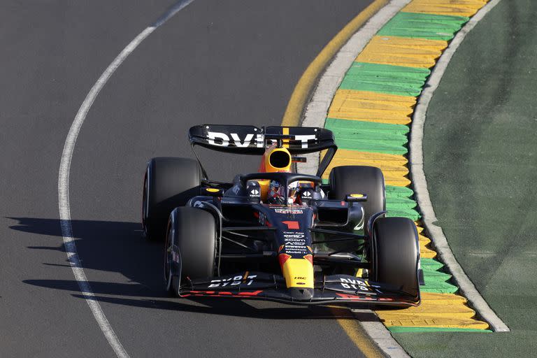 El piloto neerlandés de Red Bull, Max Verstappen, se coronó en una accidentada carrera en el circuito Albert Park, en Melbourne