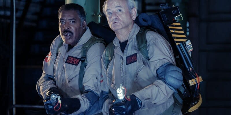 In "Ghostbusters: Frozen Empire" steht wieder eine neue Generation von Geisterjägern im Fokus, aber ohne die Veteranen geht es nicht. Im Bild: Winston Zeddemore (Ernie Hudson, links) und Dr. Peter Venkman (Bill Murray).<span class="copyright">Plaion Pictures / 2023 CTMG, Inc. All Rights Reserved. **ALL IMAGES ARE PROPERTY OF SONY PICTURES ENTERTAINMENT INC. / Jaap Buitendijk</span>