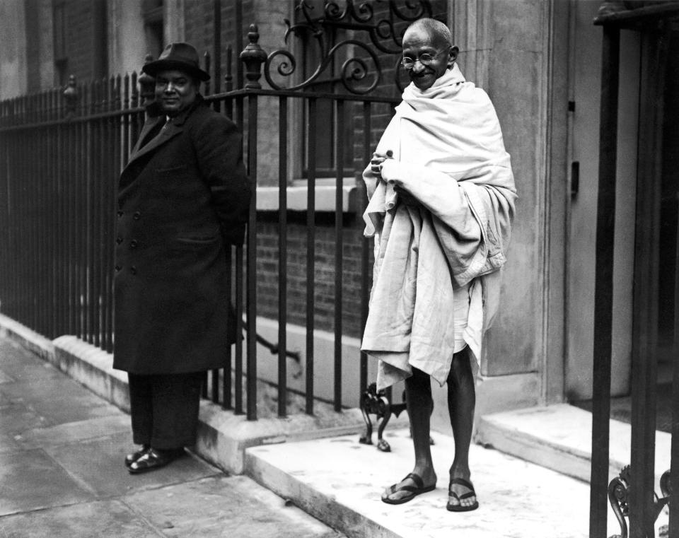 UNITED KINGDOM - CIRCA 1931: Mahatma Gandhi In London 1931 (Photo by Keystone-France/Gamma-Keystone via Getty Images)