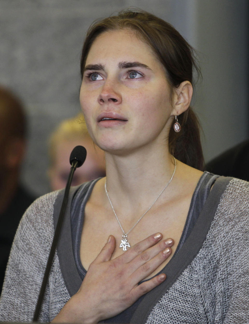 FILE - In this Tuesday, Oct. 4, 2011 file photo, Amanda Knox talks to reporters, in Seattle. A court in Florence that convicted Amanda Knox in her British roommate's 2007 murder says the wounds indicate multiple aggressors, and that the two exchange students fought over money the night of the murder. The appellate court on Tuesday, April 29, 2014, issued a 337-page explanation for its January guilty verdicts against Knox and her former boyfriend Raffaele Sollecito. Knox, 26, was sentenced to 28 ½ years while Sollecito, 30, received 25 years. Knox has been in the United States since 2011, when an earlier appellate trial that overturned her lower court conviction. Sollecito remains in Italy. The release of the court's reasoning opens the verdict to an appeal back to the supreme Court of Cassation. If the high court confirms the convictions, a long extradition fight for Knox is expected. Kercher, 21, was found dead in a pool of blood in the apartment she and Knox shared in the town of Perugia. (AP Photo/Ted S. Warren, File)