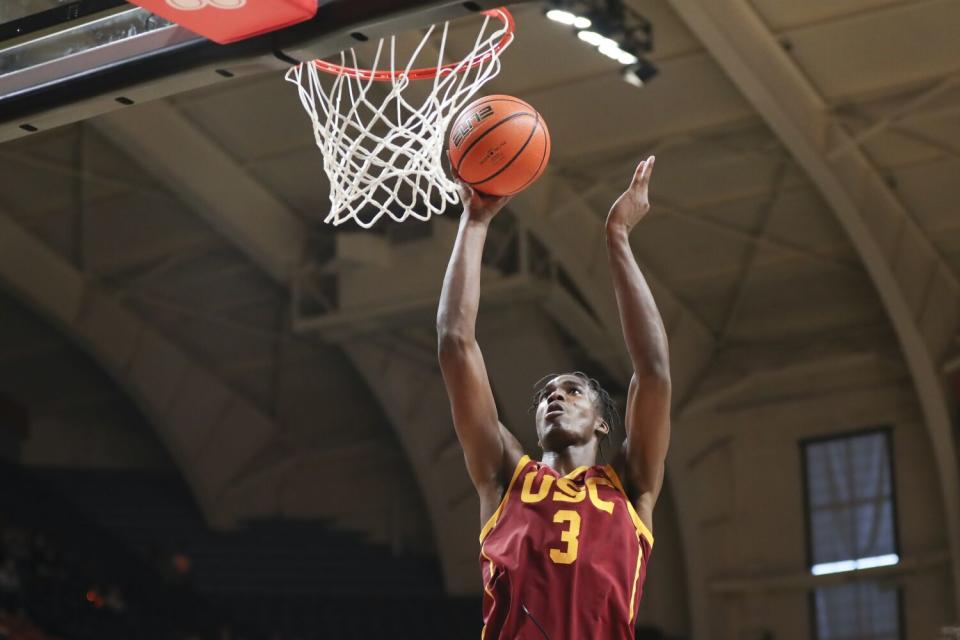 USC forward Vince Iwuchukwu drives to the basket against Oregon State