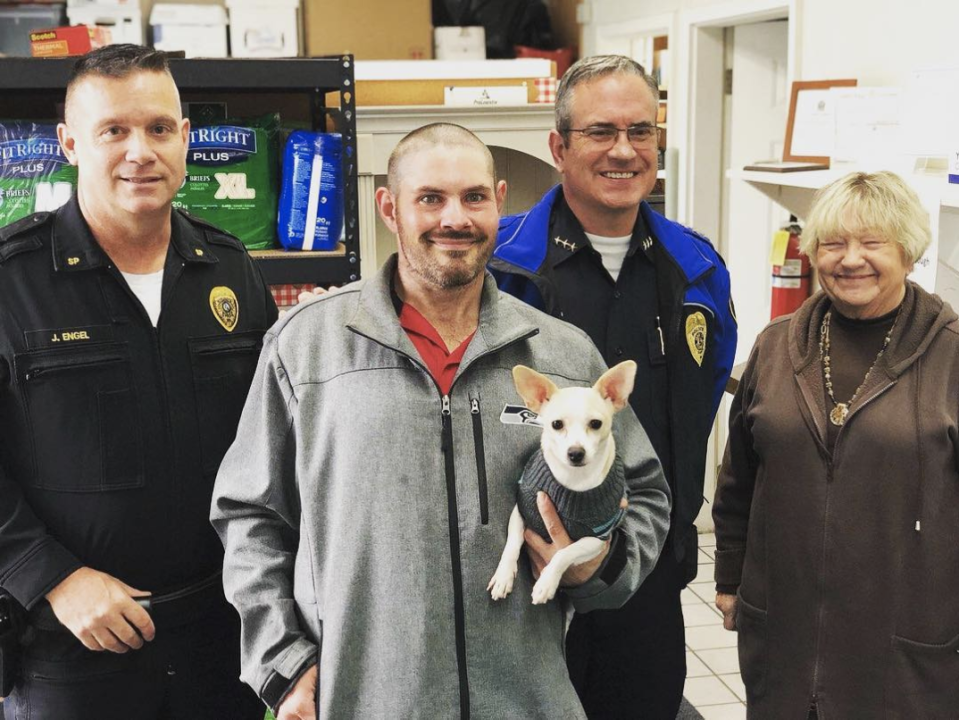 Kevin Booth (second from left) is being recognised for his honesty after turning in the large sum of money. Source: Instagram/cityofsumnerwa