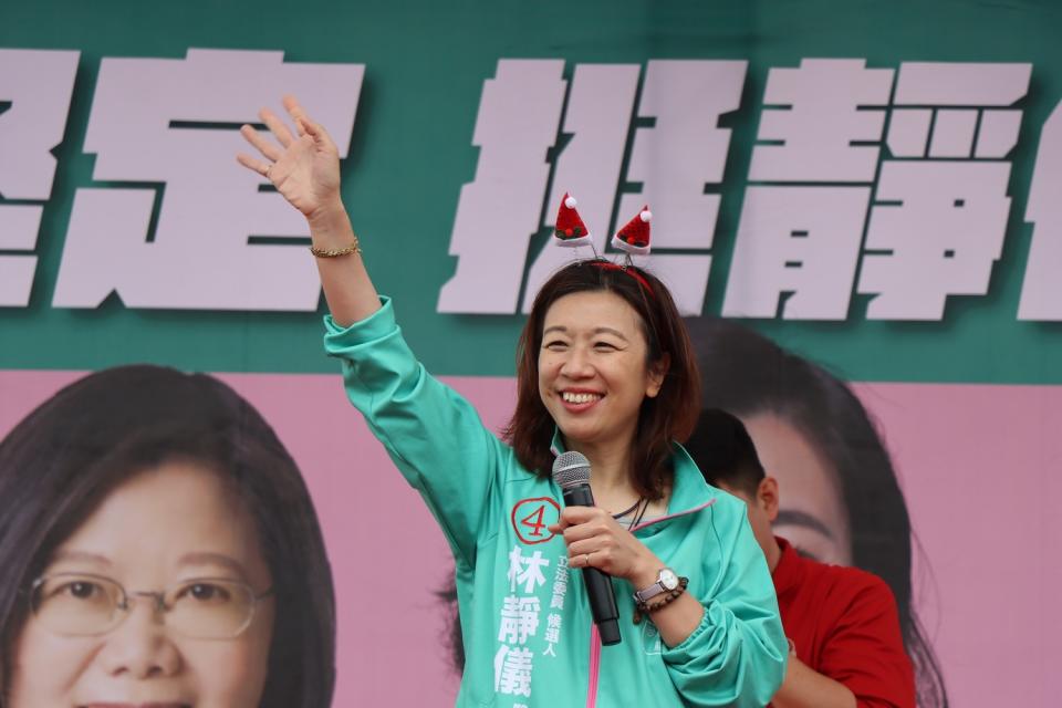 林靜儀說，她會連陳柏惟的份一起努力，兩年拚四年，全力為中二選區的鄉親打拚。   林靜儀競選總部/提供