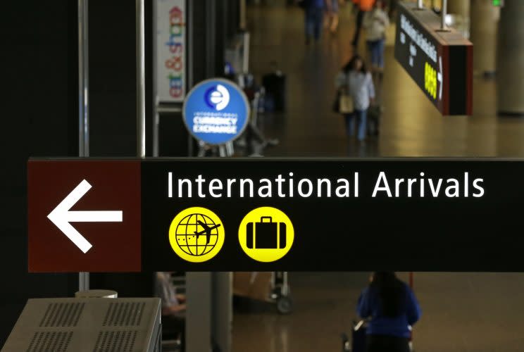 international arrivals sign from airport