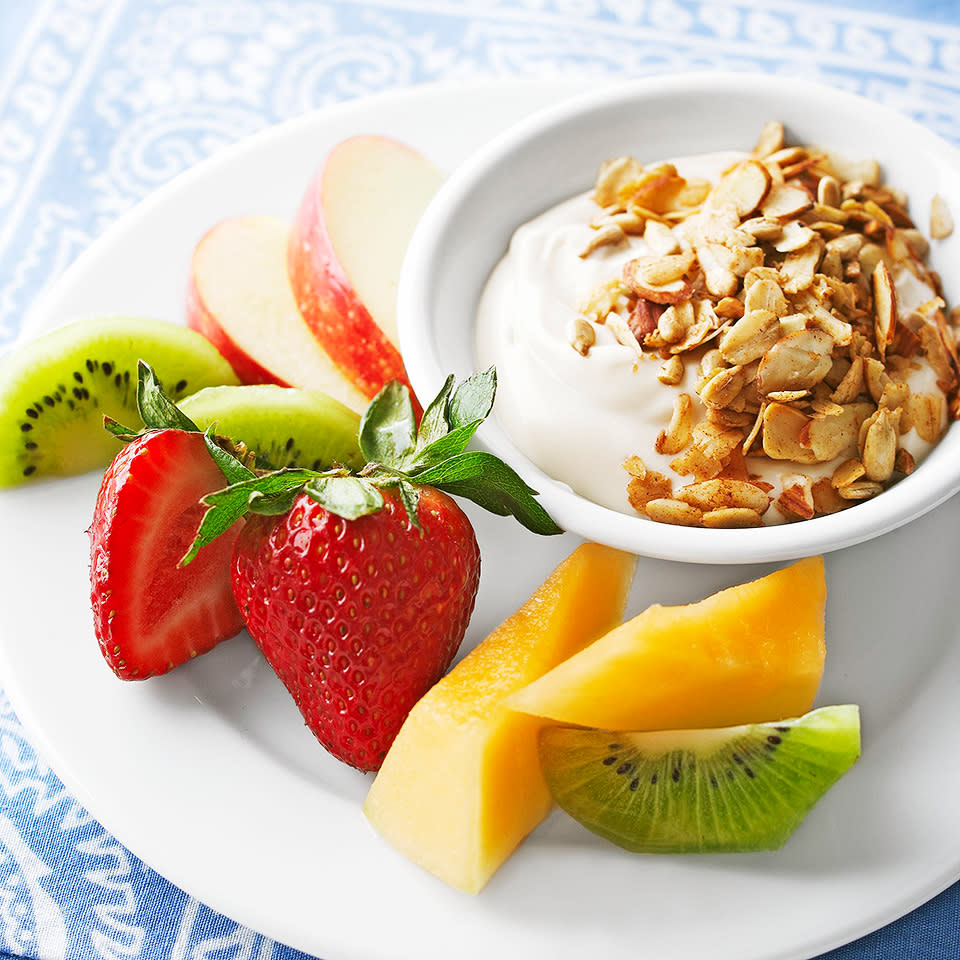 Granola-Topped Caramel Fruit Dip