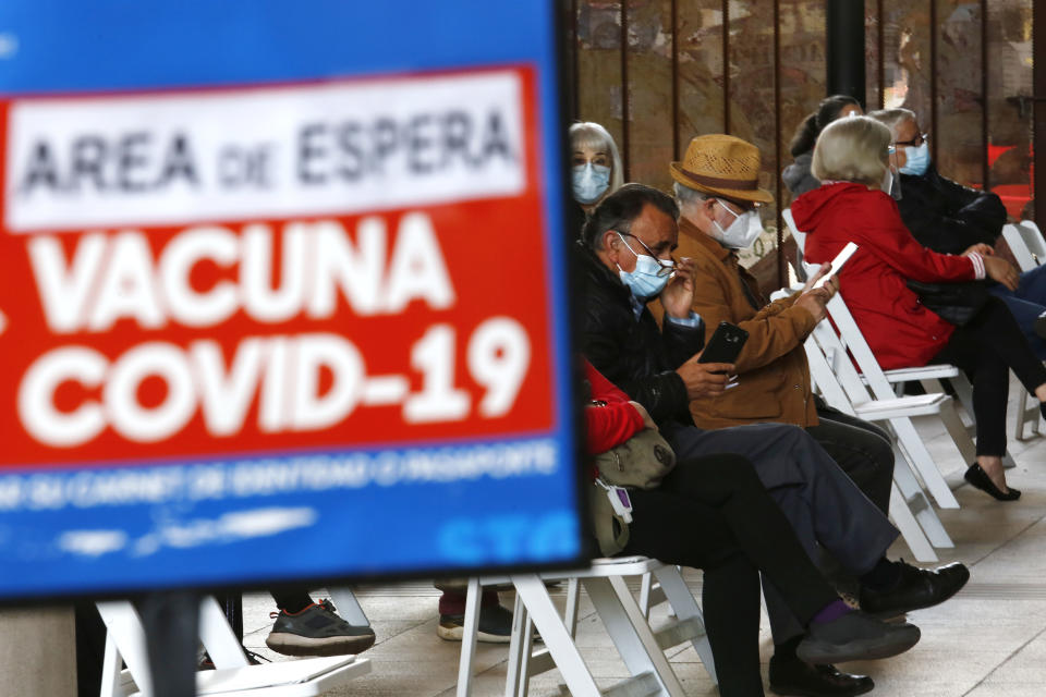 People who were already vaccinated wait 30 minutes for reactions on March 19, 2021 in Santiago, Chile. The Andean country already inoculated over 5.5 million people, which represents 18% of its population. (Photo: Marcelo Hernandez/Getty Images)