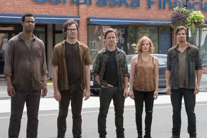 saiah Mustafa, Bill Hader, James McAvoy, Jessica Chastain, and Jay Ryan standing on the street.