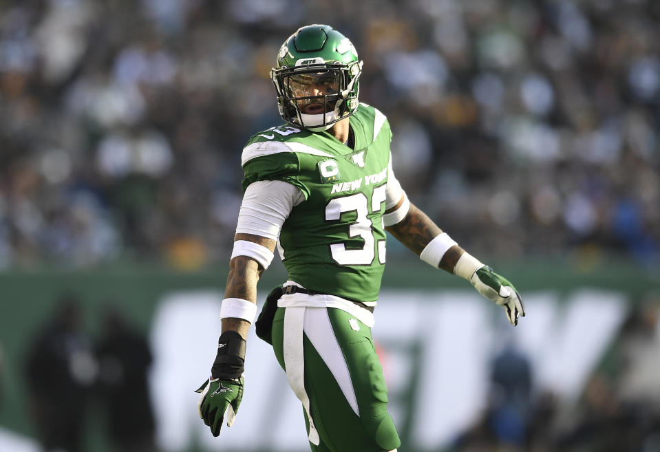 Jamal Adams turns his head to look down the field during a game.