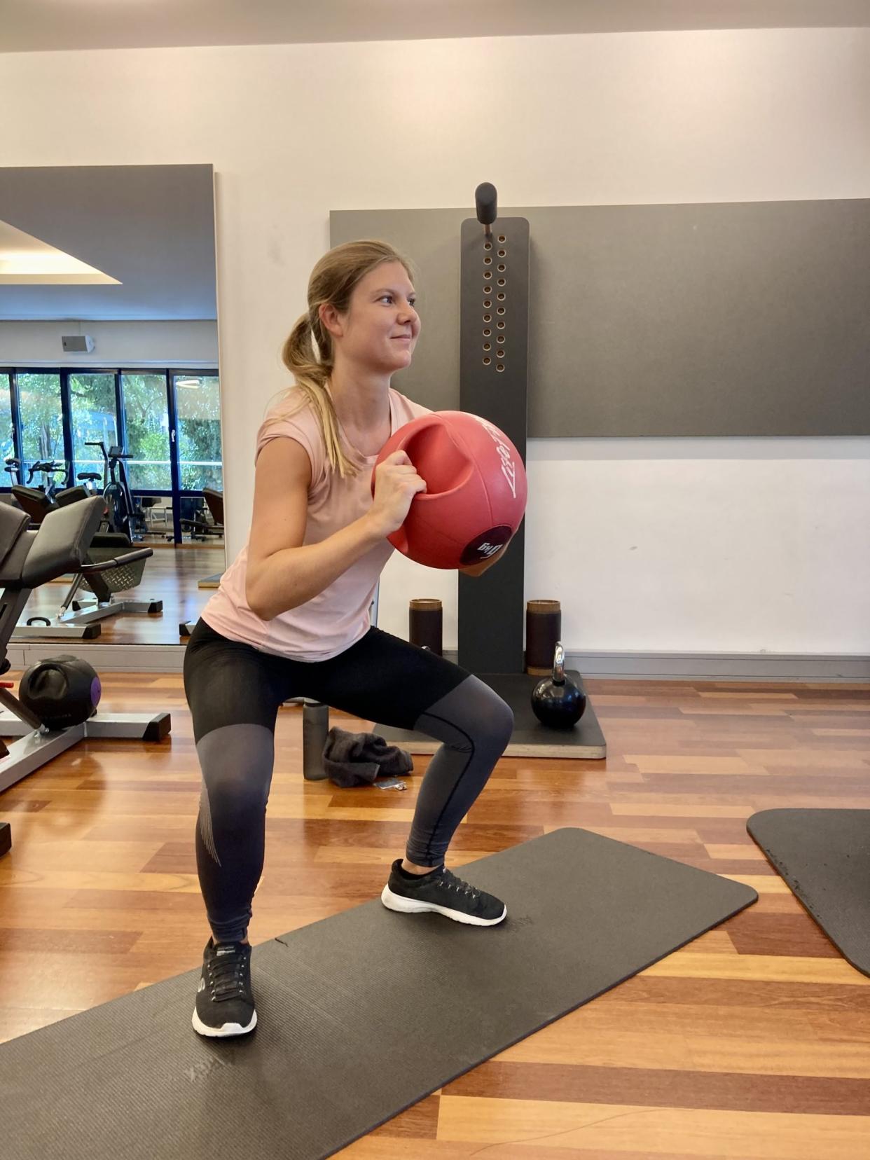 Ich habe zum ersten Mal Crossfit ausprobiert, und dabei viel über Squat-Techniken gelernt. - Copyright: Christian Pelger