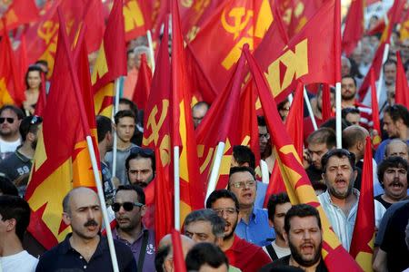 Supporters of the Greek Communist Party shout slogans during a rally on Constitution (Syntagma) square, near the parliament building, in Athens, Greece, July 2, 2015. REUTERS/Jean-Paul Pelissier