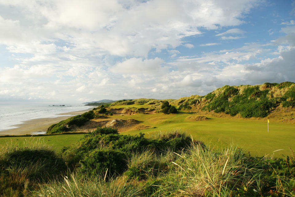 The 148 yard, par-3, 11th hole on the Pacific Dunes Course, designed by Tom Doak.<p>David Cannon / Contributor / Getty Images</p>