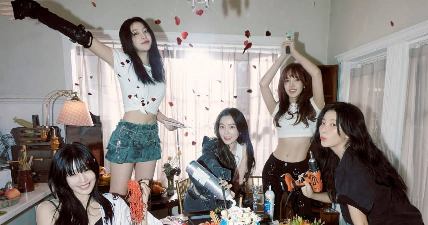 新歌MV中，Red Velvet佔領了未被邀請的派對現場，展現成員們酷又活潑的魅力。（圖／avex提供）