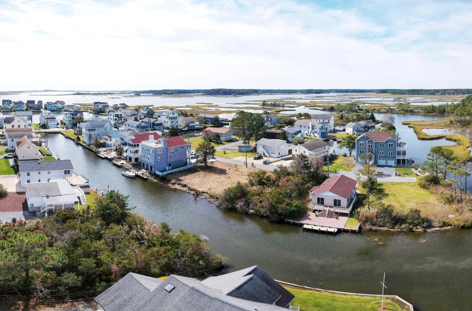 Aerial shot of waterside homes in Delaware.