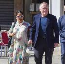 <p>Luego de asistir a la boda de unos amigos en Venecia, la actriz mexicana y su esposo <a href="https://peopleenespanol.com/celebridades/quien-es-esposo-de-salma-hayek-conoce-francois-henri-pinault/" rel="nofollow noopener" target="_blank" data-ylk="slk:Francois-Henri Pinault;elm:context_link;itc:0;sec:content-canvas" class="link "><strong>Francois-Henri Pinault</strong></a> fueron vistos realizando un recorrido turístico por las calles de la ciudad histórica. </p>