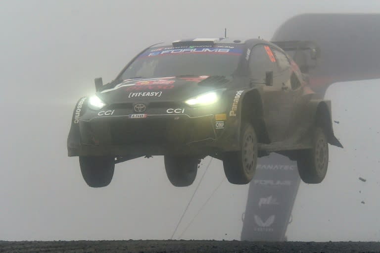 Kalle Rovanpera flies through the fog on his way to victory in Rally Chile (GUILLERMO SALGADO)