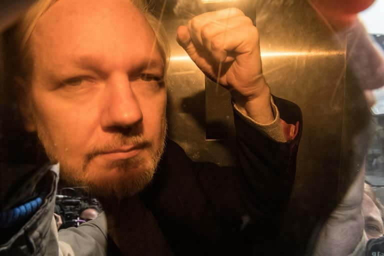 El fundador de WikiLeaks, Julian Assange, llega al tribunal de Londres el 1 de mayo de 2019 para ser condenado por violar una fianza (Daniel LEAL)