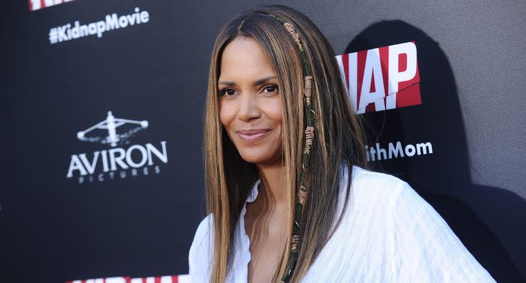 Halle Berry Wore a Hair Wrap on The Red Carpet