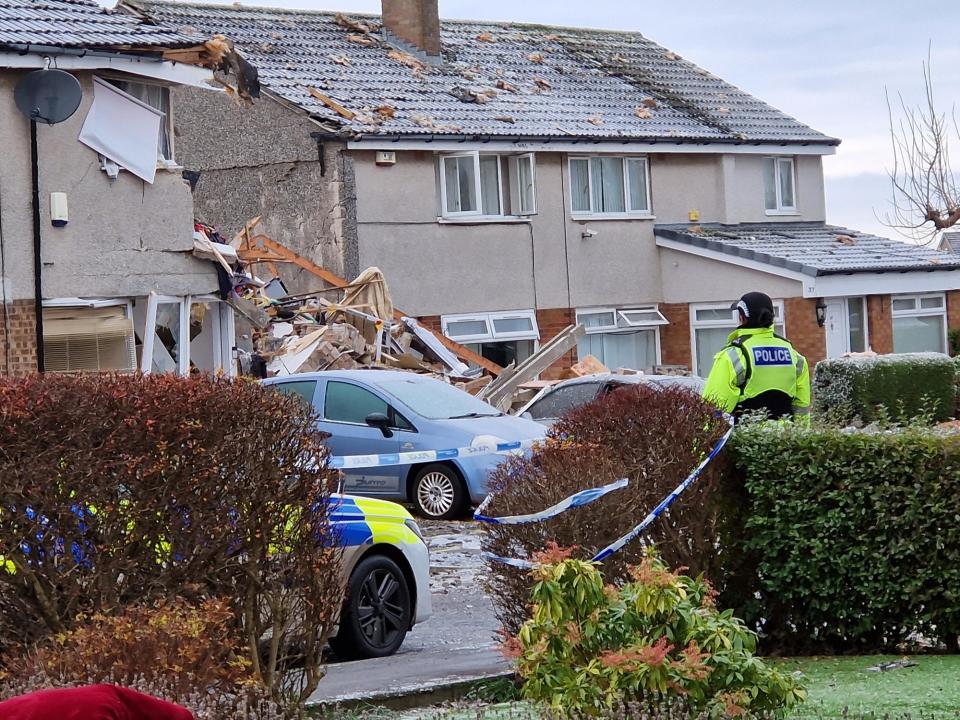 Scene at Baberton Mains Avenue. (SWNS)