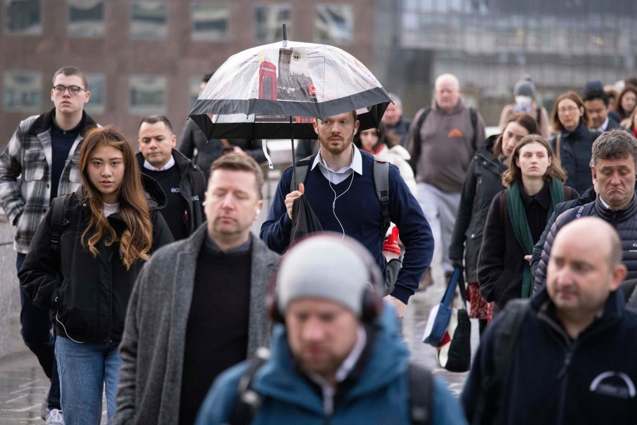 wage growth , UK. 03rd Jan, 2023. London commuters make their way to the office across London Bridge on their first day back to work in 2023, avoiding train strikes which are causing widespread disruption across the country and millions of people have been advised to avoid rail travel. 03rd January, 2023, City of London, England, UK Credit: Jeff Gilbert/Alamy Live News