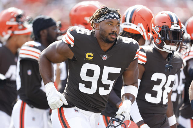 Browns' All-Pro Garrett back practicing after car crash