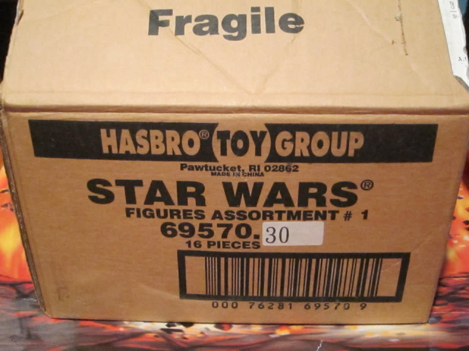 Y por último, para los más fans, qué tal esta caja de cartón temática de Star Wars de Hasbro… Sí es solo la caja. ebay