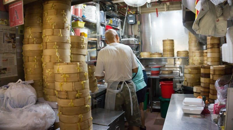 Hong-Kong-Mongkok-Tim-Sum-2-800x449 Hong Kong Mongkok Tim Sum (香港旺角点心): Authentic Dim Sum Affordably Priced At S$2.30 Per Plate At Chinatown Complex Market