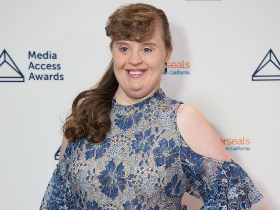 Jamie Brewer in 2019 in blue dress