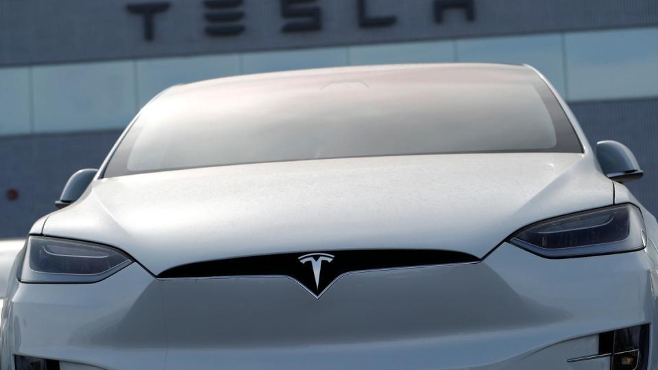 Ein unverkauftes 2018 Modell X 100d bei einem Tesla-Händler.
