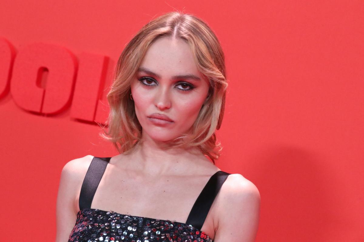 Lily Rose Depp d nud e dans The Idol elle d voile ses looks les