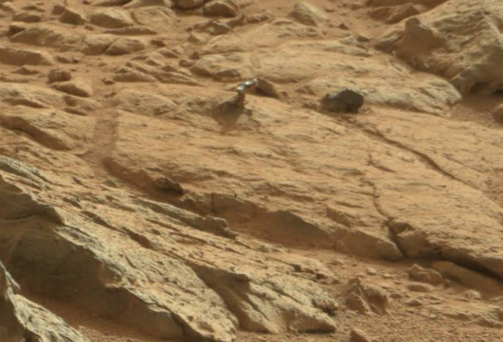 A shiny-looking Martian rock is visible in this image taken by NASA's Mars rover Curiosity's Mast Camera (Mastcam) during the mission's 173rd Martian day, or sol (Jan. 30, 2013). (NASA/JPL-Caltech/Malin Space Science Systems)