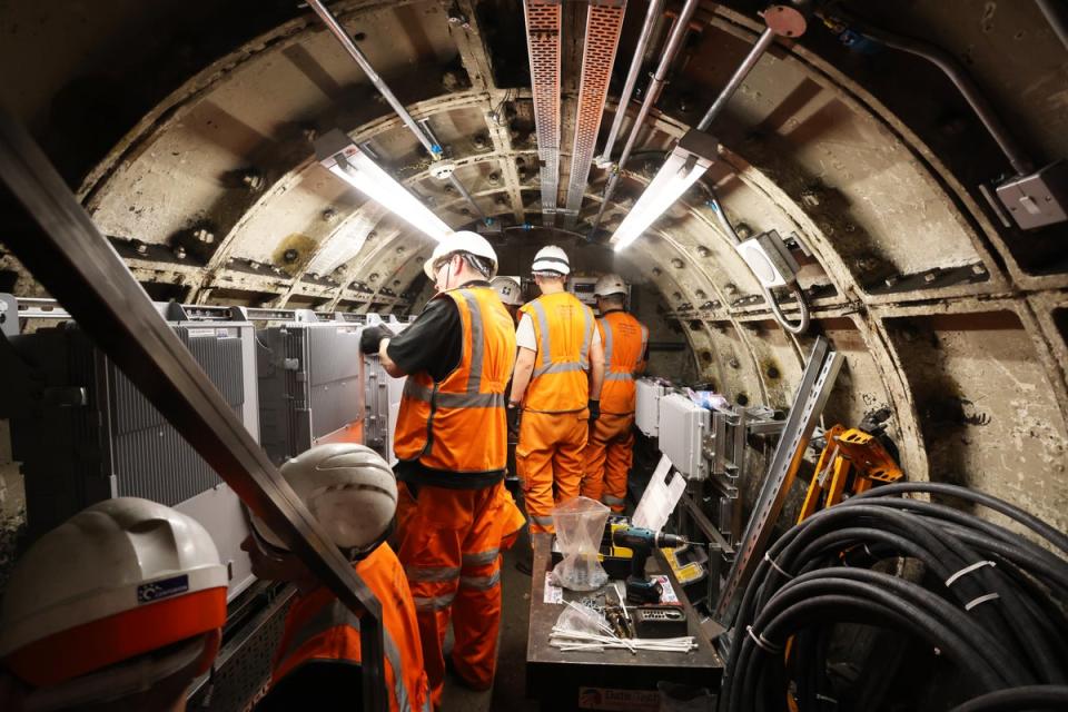 TFL says engineers are working overnight to install 4G and 5G on the Tube (TFL)