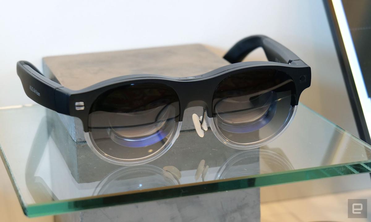 Les lunettes ASUS AirVision M1 vous offrent de grands écrans virtuels dans un ensemble adapté aux voyages