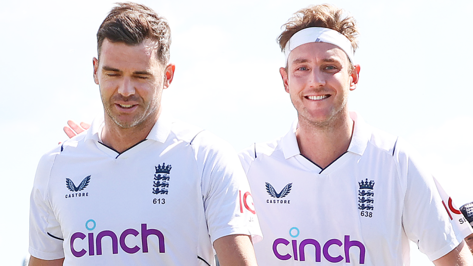 James Anderson (L) and Stuart Broad (R) leave the field in New Zealand.