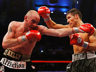 Kelly Pavlik lost his last fight in a decision vs. Sergio Martinez