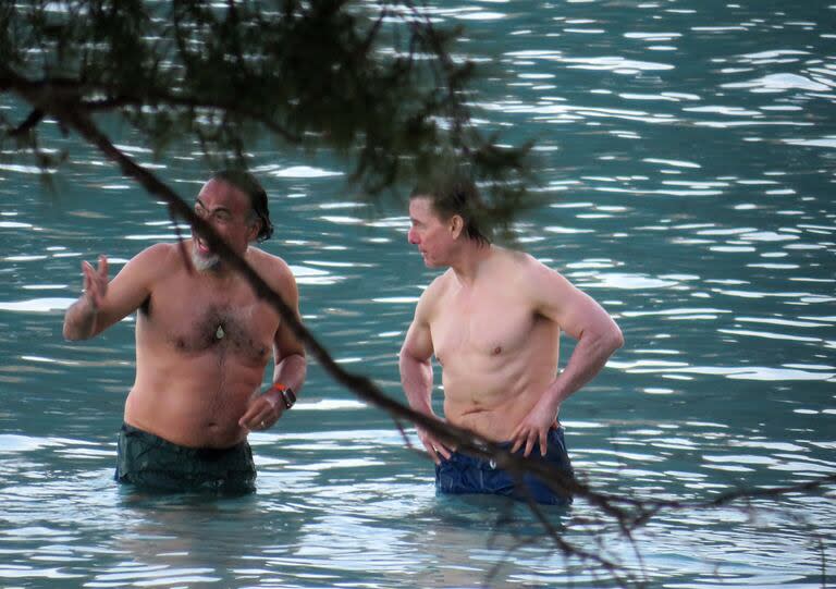 Tom Cruise y Alejandro González Iñárritu disfrutaron del mar y mantuvieron largas charlas durante la velada